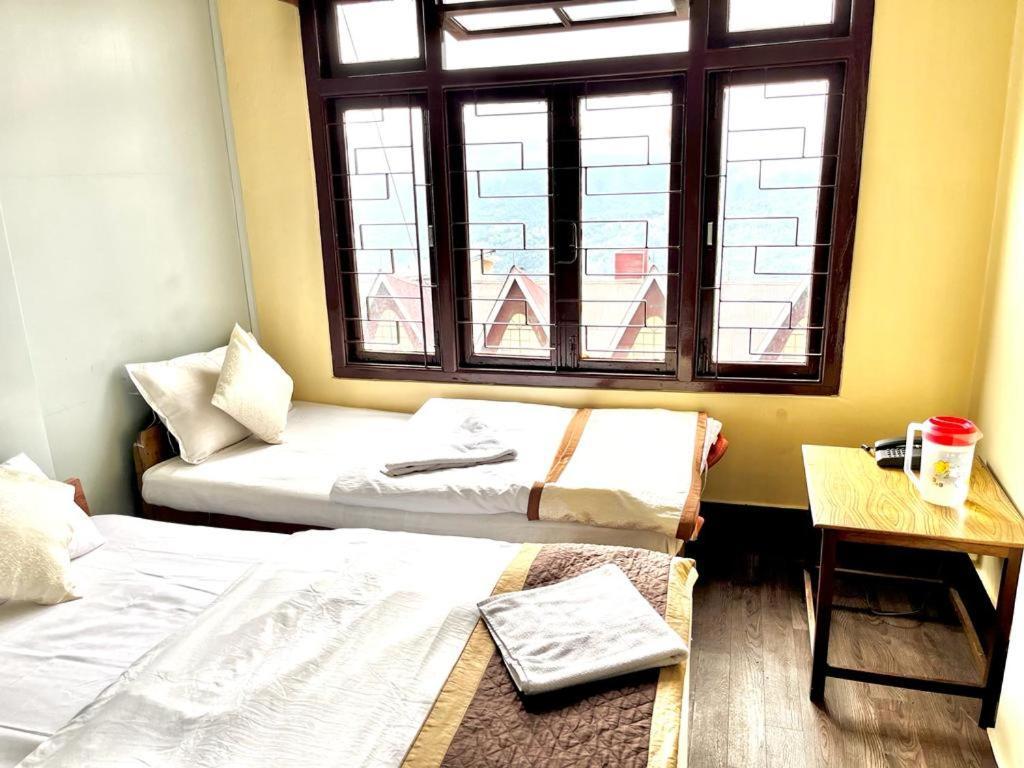 Hotel Red Rose กังต็อก ภายนอก รูปภาพ